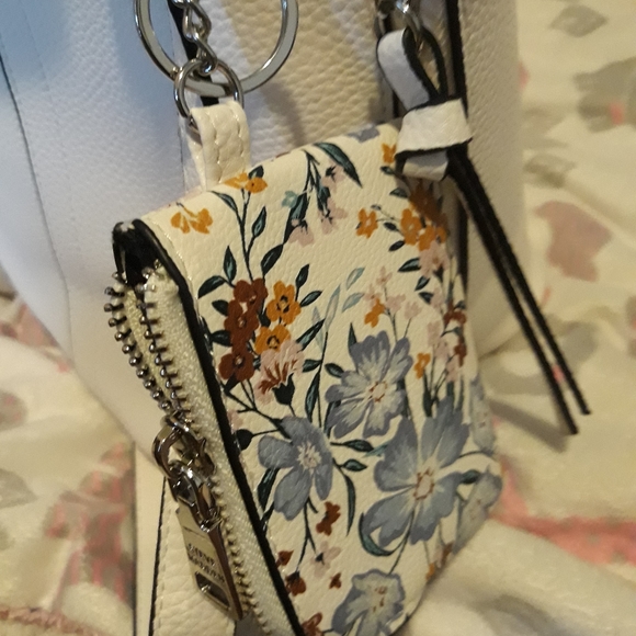 Sold - Picture 2 of 3